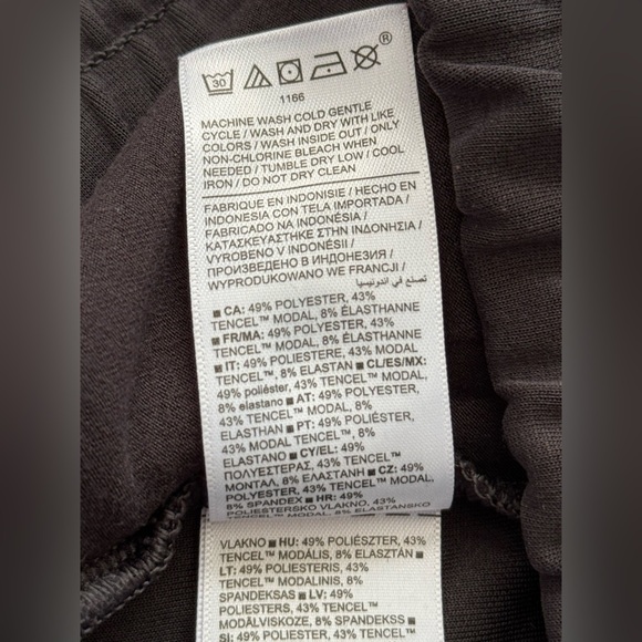 Athleta Seasoft Mid Rise Straight Crop - Picture 12 of 13